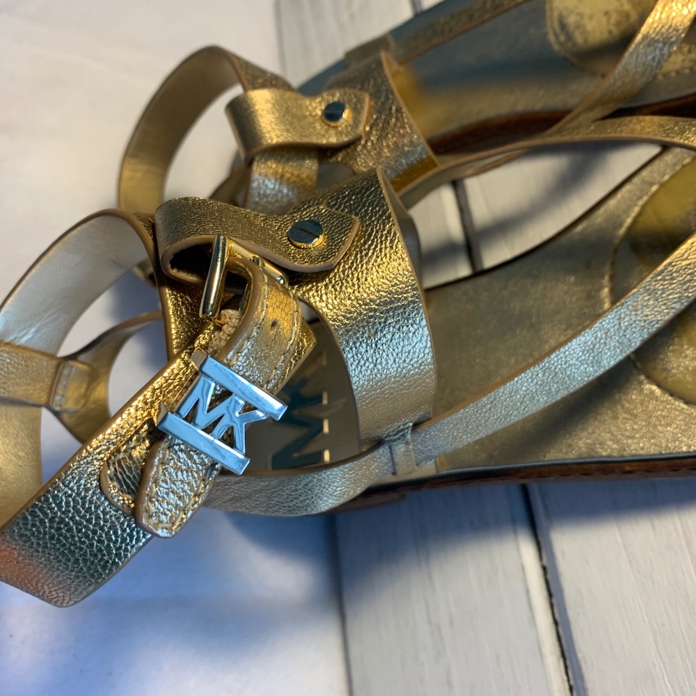 Michael Kors Gold Gladiator T-Strap Leather Sandals Logo Thong Sandals Women 7 - Picture 6 of 9